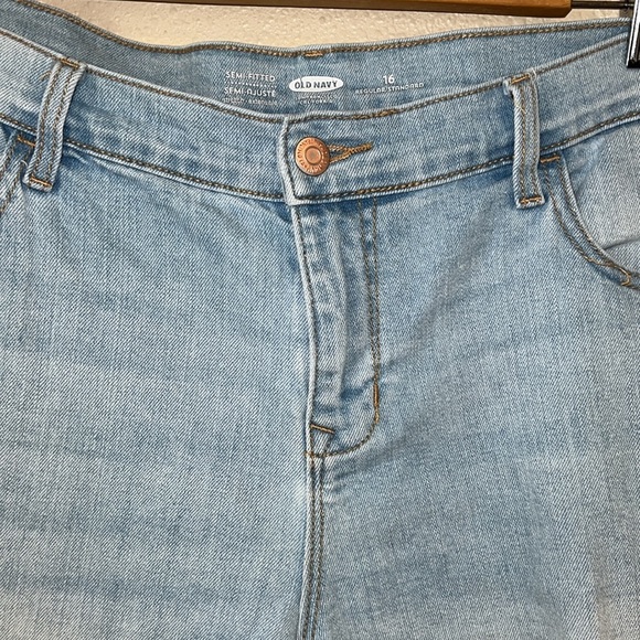 Women’s Old Navy semi fitted size 16 regular stretch denim blue jean shorts - Picture 2 of 5